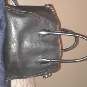 All black supper cute Guess pruse